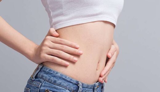 たった1分で脇腹がキュッと締まる！寝たまま伸びるだけ簡単タオルストレッチ