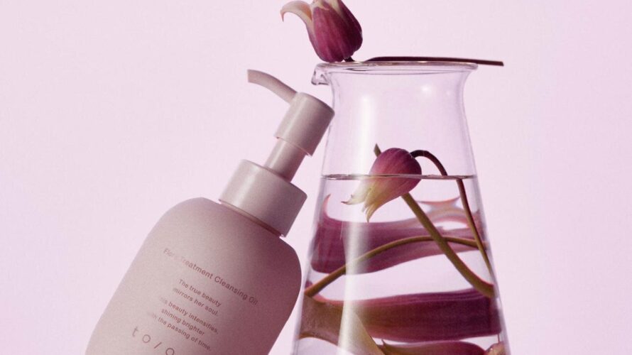 トーン「花と発酵の力」でゆらぎを鎮める新スキンケア、“まるで湯上がり肌”化粧水&乳液など
